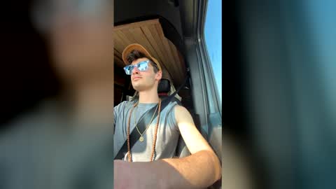 Snapshot of therealdylansdick chatting on February 4, 9:31 pm therealdylansdick online show from February 4, 9:31 pm