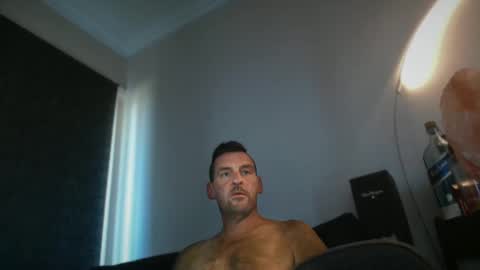 Snapshot of therealkurva4u chatting on December 8, 3:00 am therealkurva4u online show from December 8, 3:00 am
