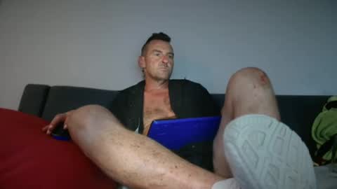 Snapshot of therealkurva4u chatting on January 5, 8:11 am therealkurva4u online show from January 5, 8:11 am