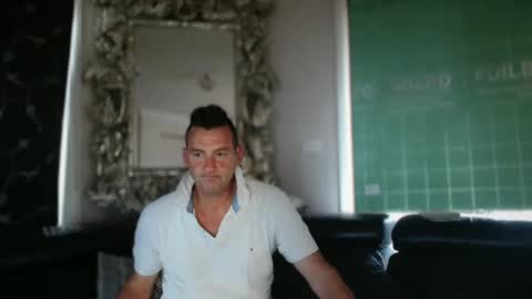 Snapshot of therealkurva4u chatting on March 9, 6:28 am therealkurva4u online show from March 9, 6:28 am