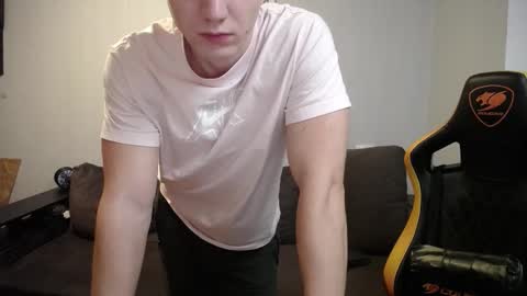 Snapshot of theroadtomars chatting on December 14, 9:19 pm Nick online show from December 14, 9:19 pm