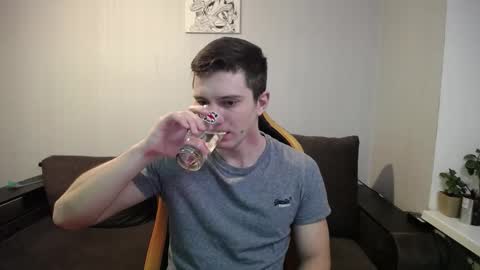 Snapshot of theroadtomars chatting on February 15, 3:42 pm Nick online show from February 15, 3:42 pm