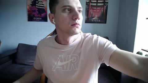 Snapshot of theroadtomars chatting on April 17, 12:41 pm Nick online show from April 17, 12:41 pm