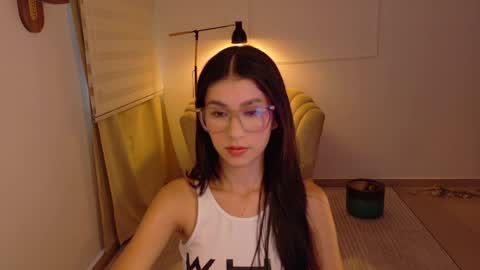Snapshot of therose_mar chatting on May 1, 6:56 pm Mar online show from May 1, 6:56 pm