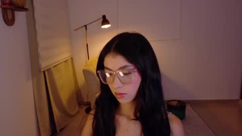 Snapshot of therose_mar chatting on May 19, 10:38 pm Mar online show from May 19, 10:38 pm