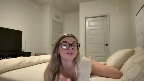 Snapshot of therosiecheeks chatting on January 6, 12:58 am therosiecheeks online show from January 6, 12:58 am