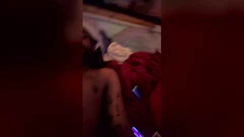 Snapshot of theroyalredz chatting on April 7, 7:42 am theroyalredz online show from April 7, 7:42 am