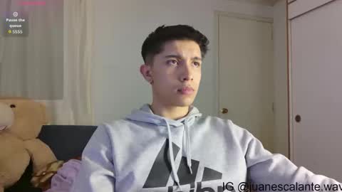 Snapshot of thesaint_xxx chatting on April 16, 6:03 am thesaint_xxx online show from April 16, 6:03 am