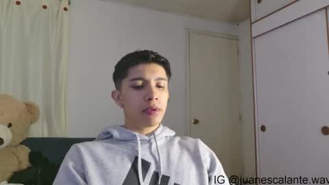 Snapshot of thesaint_xxx chatting on April 17, 10:51 am thesaint_xxx online show from April 17, 10:51 am