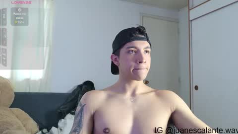 Snapshot of thesaint_xxx chatting on May 14, 6:37 pm thesaint_xxx online show from May 14, 6:37 pm