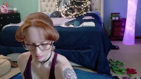 Snapshot of thesexualdragon chatting on April 3, 10:19 pm TheSexualDragon online show from April 3, 10:19 pm