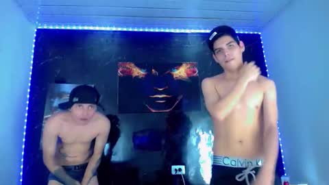 David y Daniel online show from June 11, 12:32 am