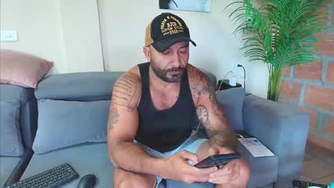 Snapshot of thestraightroom chatting on March 13, 12:12 pm thestraightroom online show from March 13, 12:12 pm