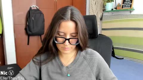 Snapshot of thetropicalseduction chatting on February 18, 9:00 pm Nicole online show from February 18, 9:00 pm