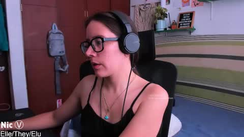 Snapshot of thetropicalseduction chatting on March 12, 3:29 pm Nicole online show from March 12, 3:29 pm