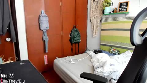 Snapshot of thetropicalseduction chatting on March 20, 8:35 pm Nicole online show from March 20, 8:35 pm