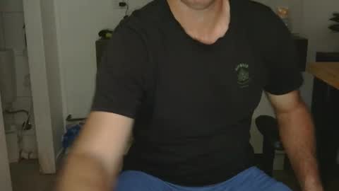 Snapshot of theuncutsussie chatting on February 7, 8:18 am Theuncutaussie online show from February 7, 8:18 am