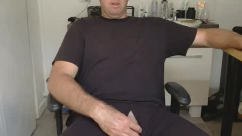 Snapshot of theuncutsussie chatting on February 20, 11:05 pm Theuncutaussie online show from February 20, 11:05 pm