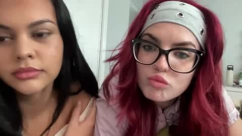 violettt online show from May 19, 1:56 am
