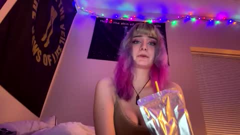 Snapshot of thewildwildwest chatting on March 7, 5:26 am West online show from March 7, 5:26 am