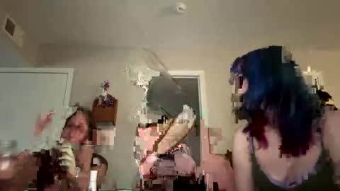 Snapshot of thewildwildwest chatting on March 21, 11:19 pm West online show from March 21, 11:19 pm