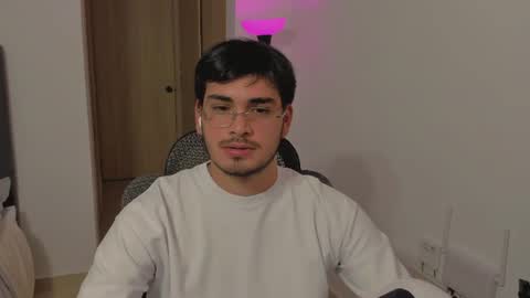 Snapshot of thiaan__ chatting on August 7, 12:34 am thiaan__ online show from August 7, 12:34 am