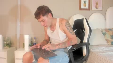 Snapshot of thiago_2003_ chatting on March 24, 8:14 pm Thiago online show from March 24, 8:14 pm