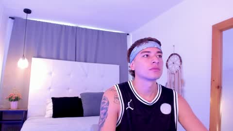 Snapshot of thiago_2003_ chatting on April 2, 1:31 pm Thiago online show from April 2, 1:31 pm