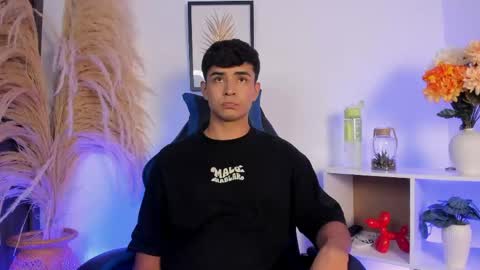 Thiago  online show from May 17, 11:45 pm