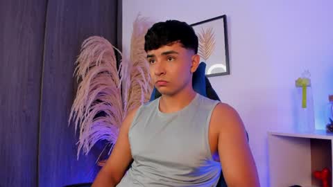 Thiago  online show from May 22, 1:13 am