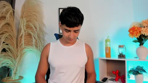 Thiago  online show from May 23, 1:33 am