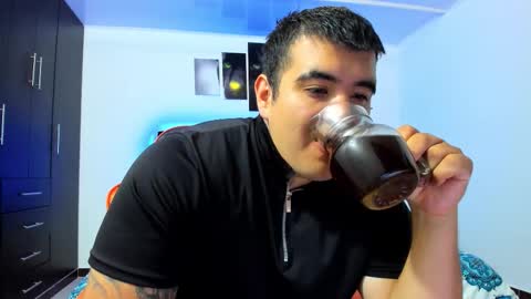 Thiago online show from November 28, 4:59 am