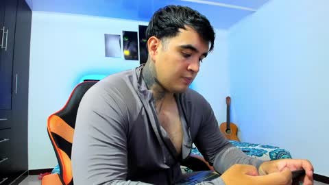 Snapshot of thiago_cp01 chatting on April 11, 7:45 am Thiago online show from April 11, 7:45 am