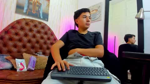 Snapshot of thiago_cruz0 chatting on March 31, 1:11 pm Thiago Cruz online show from March 31, 1:11 pm