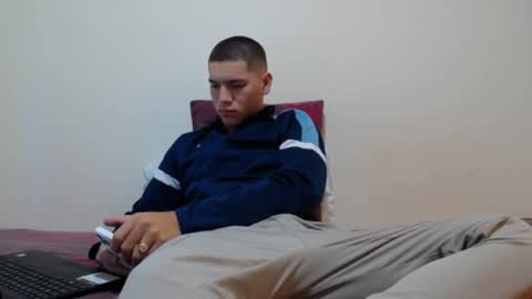 Snapshot of thiago_hot_boy chatting on December 16, 1:54 pm Thiago independent model online show from December 16, 1:54 pm