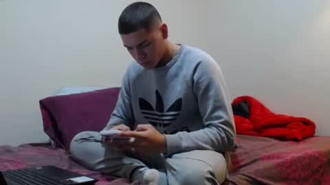 Snapshot of thiago_hot_boy chatting on December 17, 12:54 pm Thiago independent model online show from December 17, 12:54 pm