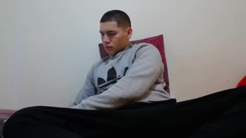 Snapshot of thiago_hot_boy chatting on December 22, 8:27 am Thiago independent model online show from December 22, 8:27 am