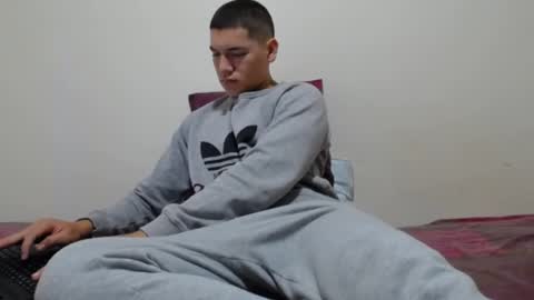 Snapshot of thiago_hot_boy chatting on December 27, 11:06 am Thiago independent model online show from December 27, 11:06 am