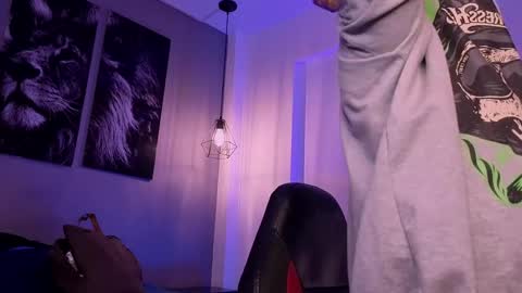 thiago_kent online show from April 5, 12:02 pm