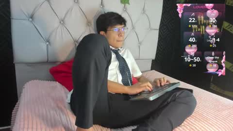 Snapshot of thiago_kozak chatting on October 15, 1:44 pm thiago online show from October 15, 1:44 pm