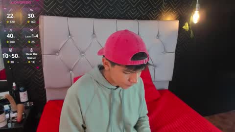 Snapshot of thiago_kozak chatting on November 1, 1:57 pm thiago online show from November 1, 1:57 pm