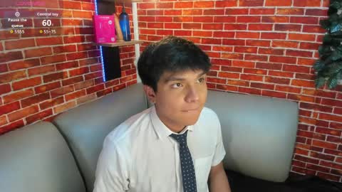 Snapshot of thiago_kozak chatting on April 6, 1:01 pm thiago online show from April 6, 1:01 pm