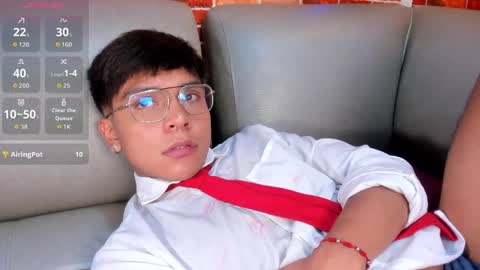 Snapshot of thiago_kozak chatting on April 9, 2:33 pm thiago online show from April 9, 2:33 pm