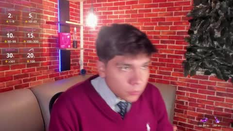 Snapshot of thiago_kozak chatting on April 14, 1:50 pm thiago online show from April 14, 1:50 pm