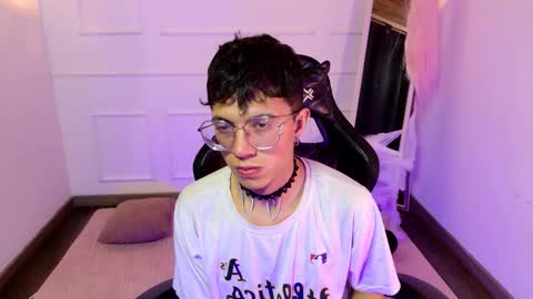 thiago_n_sam online show from October 19, 2:45 am