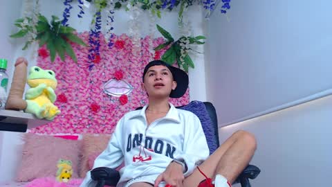 Snapshot of thiago_rincon22 chatting on April 1, 6:27 pm thiago rincon online show from April 1, 6:27 pm