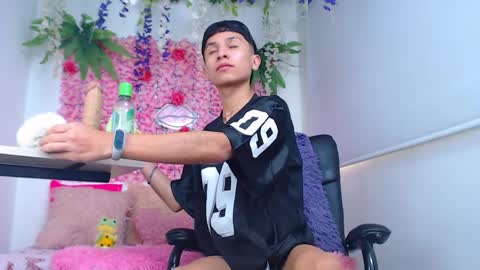 Snapshot of thiago_rincon22 chatting on April 2, 9:01 pm thiago rincon online show from April 2, 9:01 pm