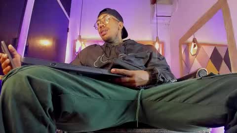 ThiagoBerry online show from March 5, 12:12 pm