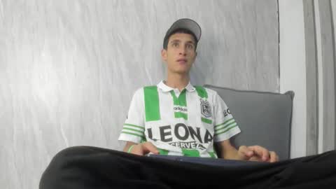 Snapshot of thiagoduarte_ chatting on March 17, 11:46 am Thiago online show from March 17, 11:46 am