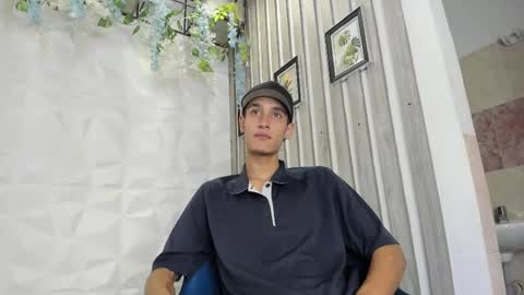 Snapshot of thiagoduarte_ chatting on March 24, 11:48 am Thiago online show from March 24, 11:48 am